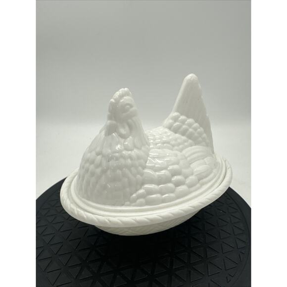 Vintage 60’s White Easter Plastic Chicken Hen on Nest Candy Holder - Picture 2 of 6